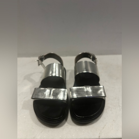 New in box MARNI silver leather bow front buckle sandals. Size 37/7. Never worn. - Picture 4 of 11
